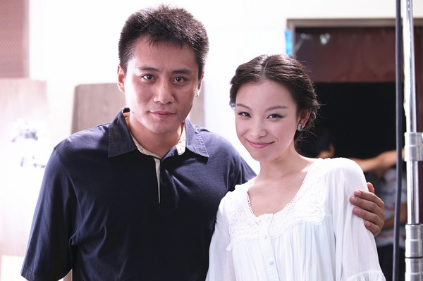 刘烨和倪妮在录音棚外